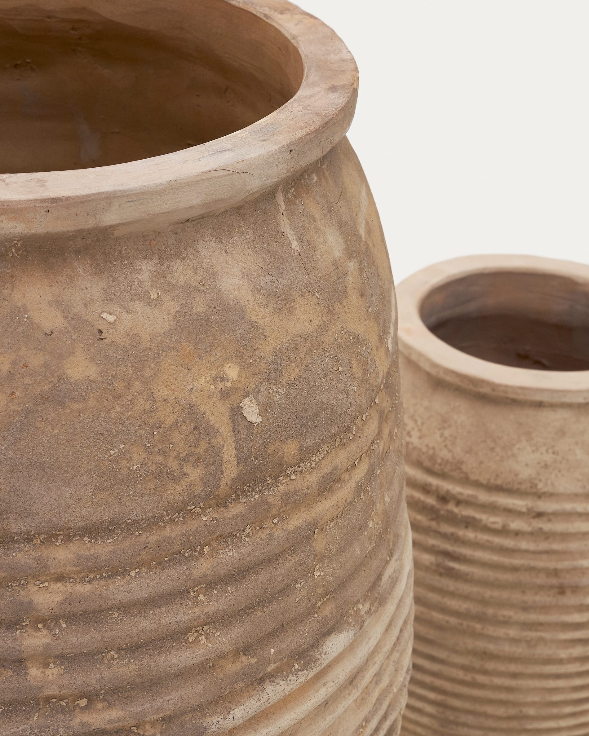 Kave Home Llonga Set of 2 Terracotta Plant Pots - Image 3